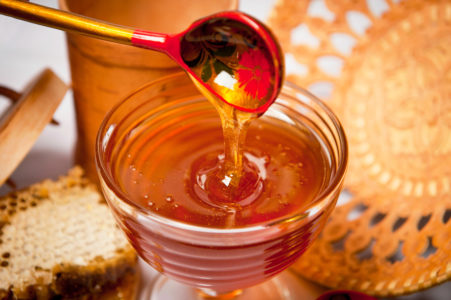 عسل الزيزفون - الاختلافات والفوائد والأضرار ، وكيفية تناوله