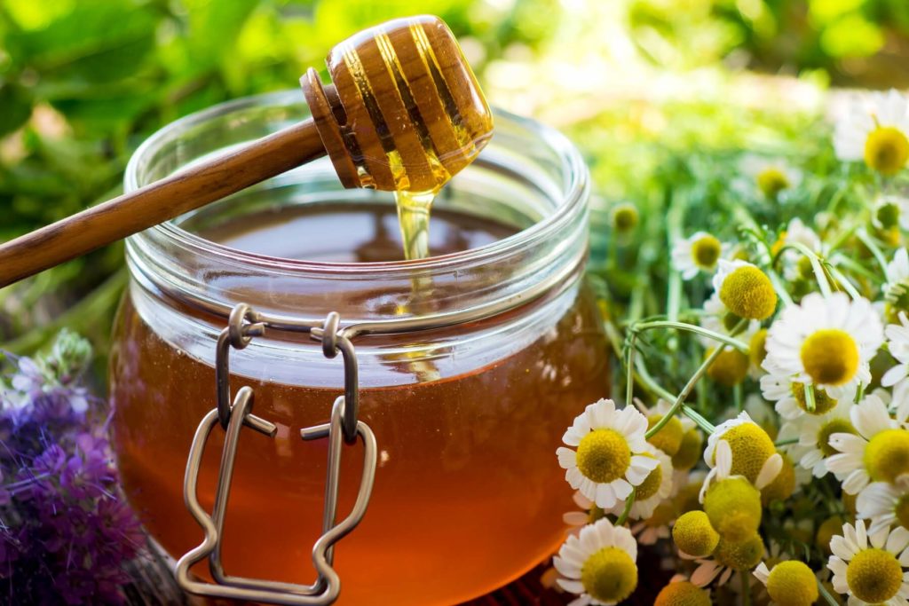ما هي أنواع وأنواع العسل: الخصائص الطبية وخصائصها