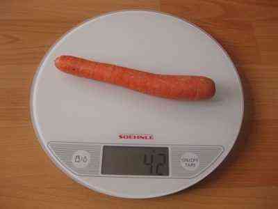 Wie viel wiegt eine mittelgroße Karotte?