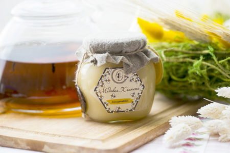 Honig mit Gelée Royale: Vorteile und wie man eine Fälschung erkennt