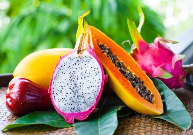 15 tropische Früchte, die man unbedingt probieren muss