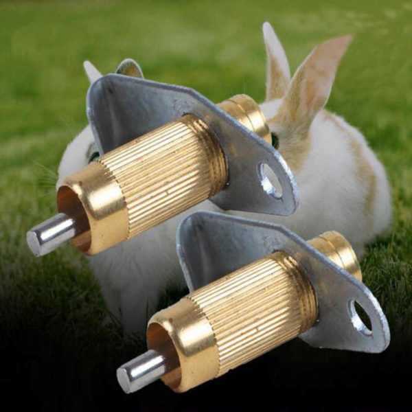 The device of nipple drinking bowls for rabbits