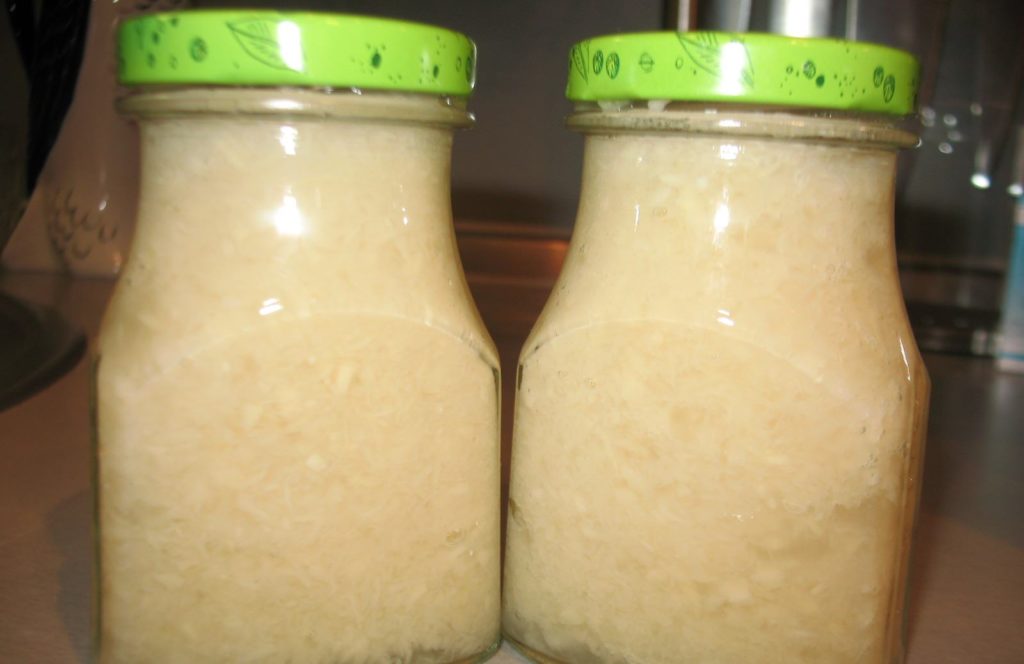 The benefits of horseradish with honey: recipes for making horseradish