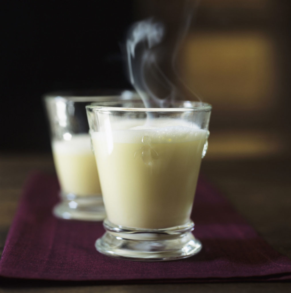 Milk with honey: what helps, recipe for the night