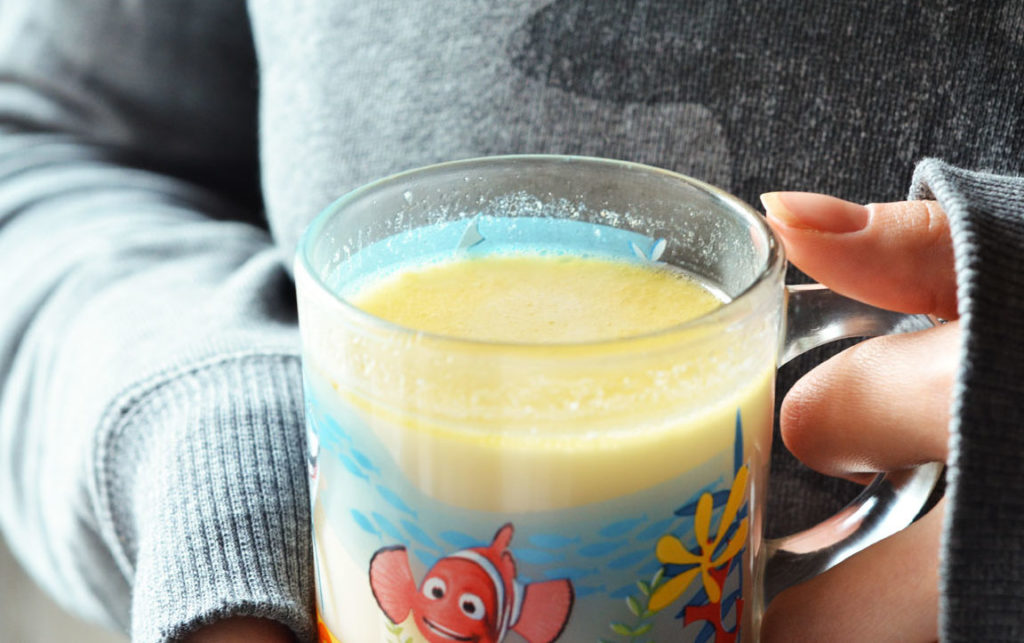Milk with honey: what helps, recipe for the night