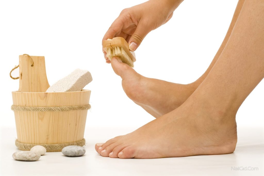 Beeswax for cracked heels