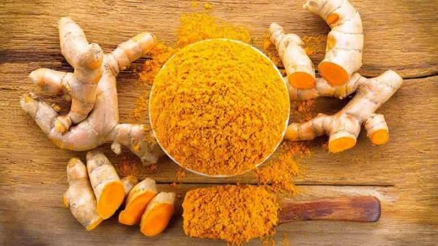 Turmeric root and dried powder
