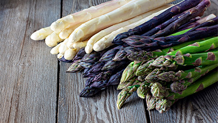 Asparagus putih, ungu dan hijau