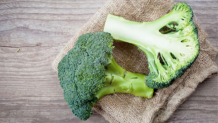 Broccoli inflorescences a cikin yanke.