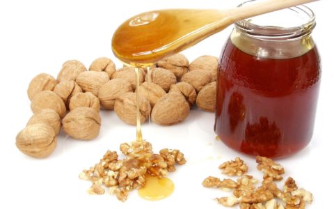 Lipový med: rozdiely, výhody a škody, ako užívať