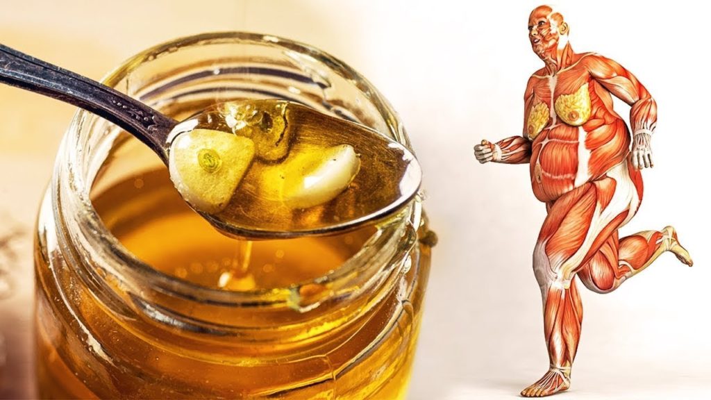 Air dengan madu: berpuasa pada waktu pagi, dengan lemon, halia untuk menurunkan berat badan.
