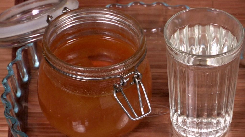 Vesi hunajalla: paasto aamulla, sitruuna, inkivääri laihtua.