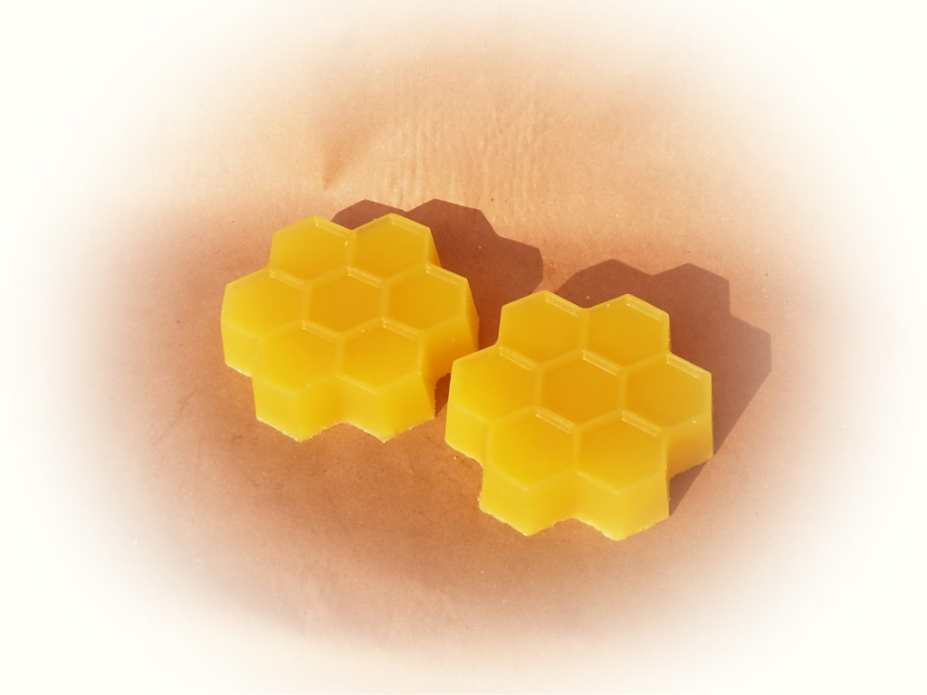 Sáp ong là gì: sử dụng trong điều trị bệnh, các khuyết tật thẩm mỹ khác nhau.