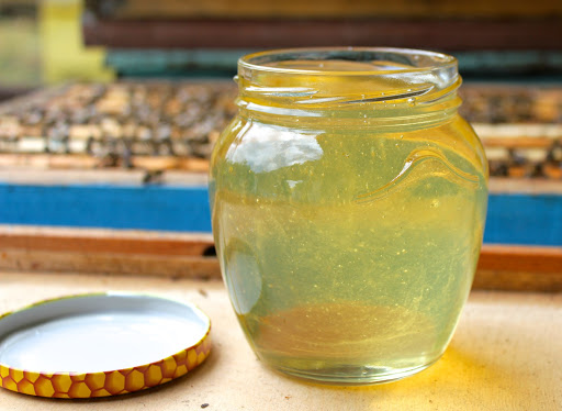 Miel d'acacia: à quoi il ressemble, propriétés utiles et contre-indications