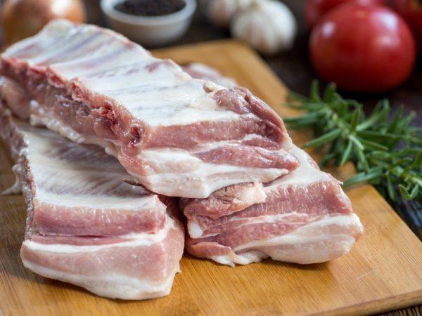 Cara menghilangkan bau babi dari daging –