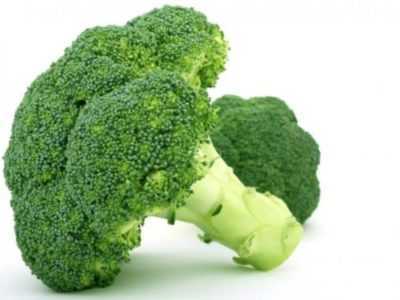 È possibile mangiare un gambo e foglie di broccoli