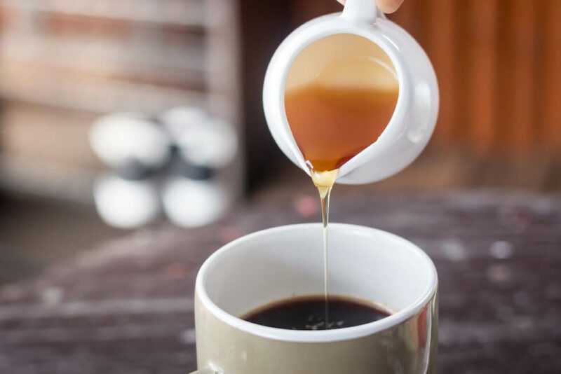 コーヒー、お茶、焼き菓子に蜂蜜を加えると、ダイエット中に砂糖を置き換えることができますか？