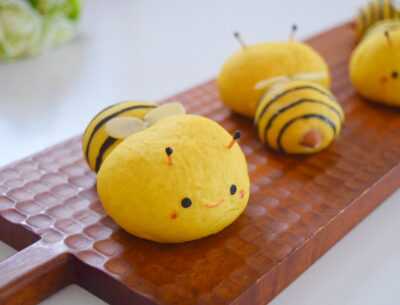 ミツバチのお菓子：トップドレッシングの作り方