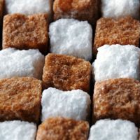 설탕 백설탕의 유용하고 위험한 특성, 칼로리, 이점 및 해로움, 유용한 특성