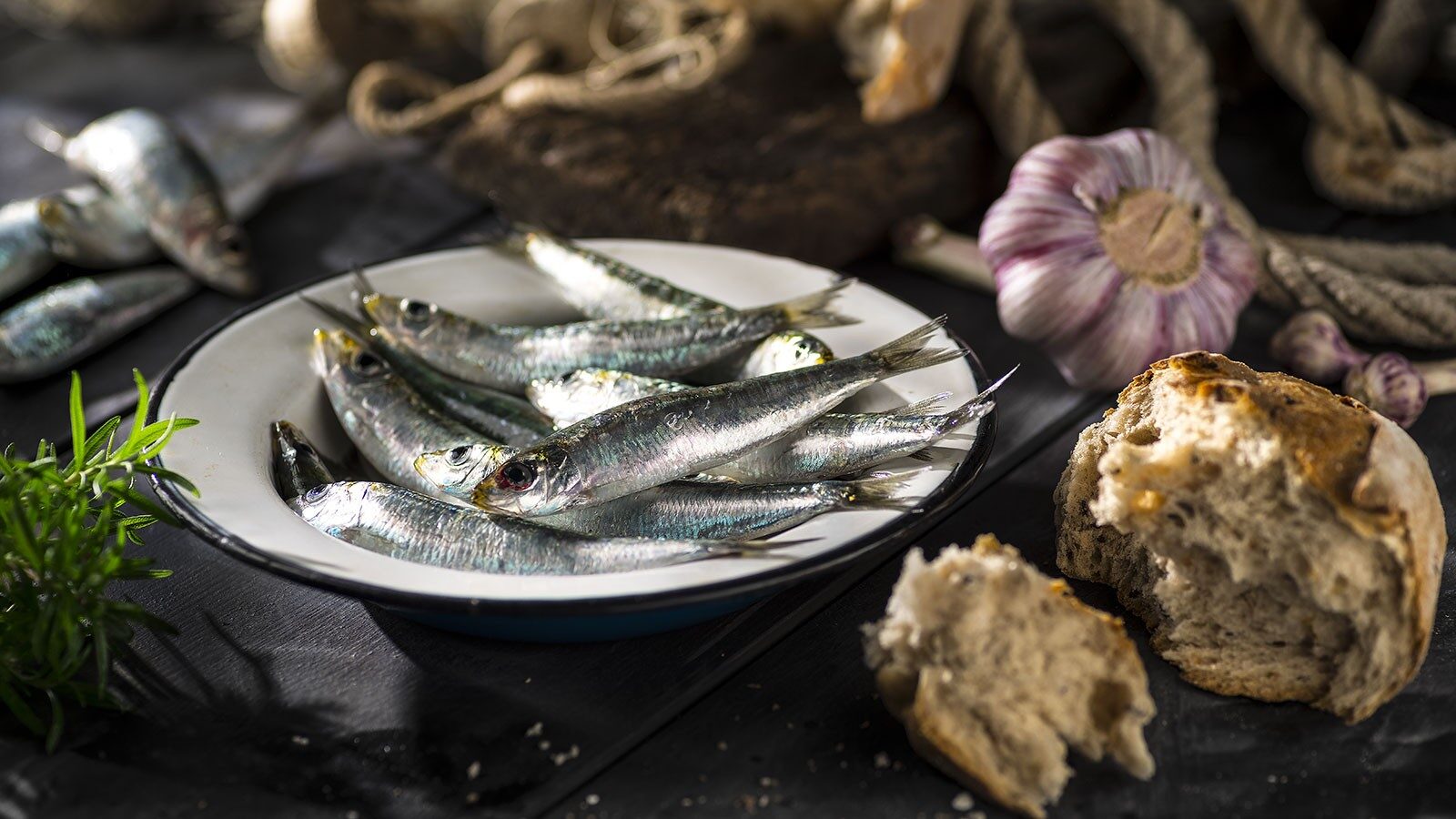 생선 기름-생선 기름의 유용하고 위험한 속성, 칼로리, 이점 및 해로움, 유용한 속성