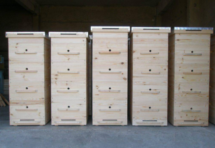 Horned Hive : 양봉장에서 디자인 및 사용