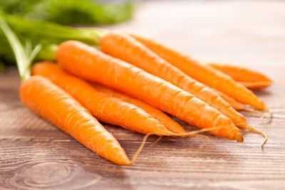 Os benefícios e malefícios dos topos de cenoura