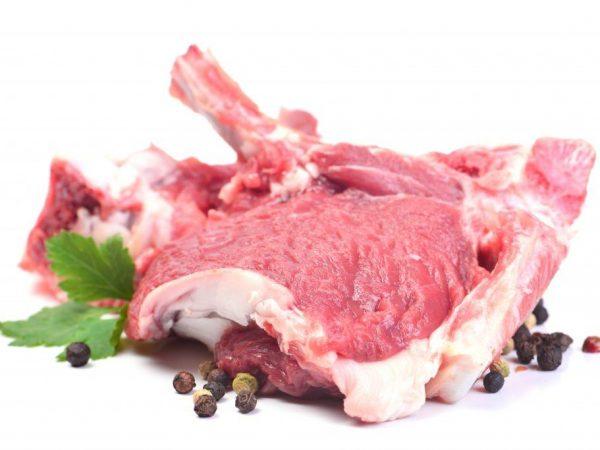 Το φρέσκο ​​κρέας έχει μια ελαφριά επιφάνεια καλυμμένη με λεπτά στρώματα λευκού λίπους