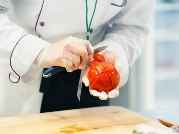 Cara untuk membuang kulit dari tomato