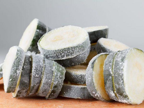 Zucchini beku untuk musim dingin