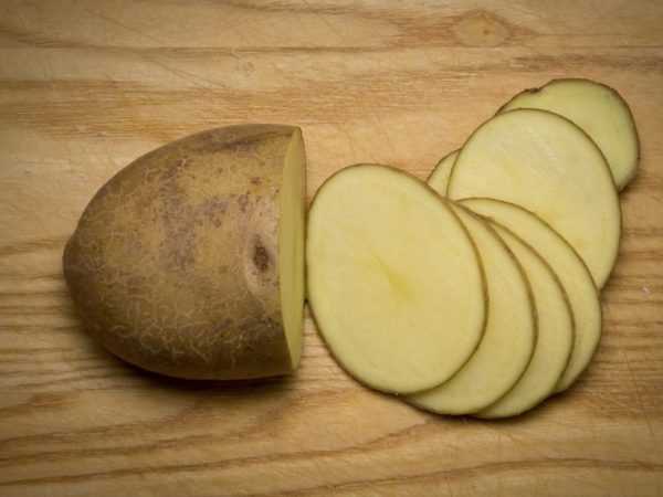 Sifat kentang mentah yang berguna dan berbahaya